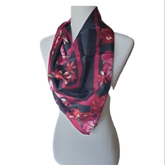 Oscar de la Renta Square Floral Satin scarf wrap - Picture 1 of 14